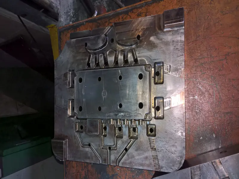 Precision injection mold manufacturing process in a tooling workshop