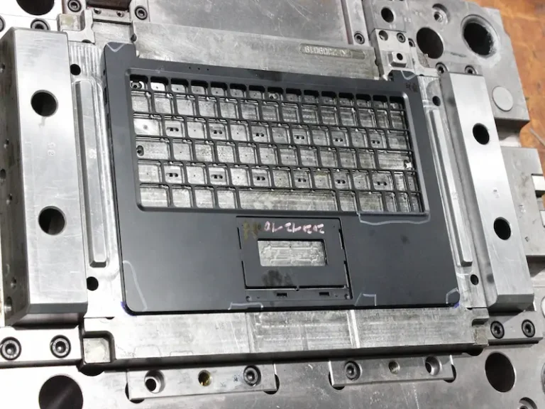 Hot runner system with nozzle series for engineering plastic injection molding