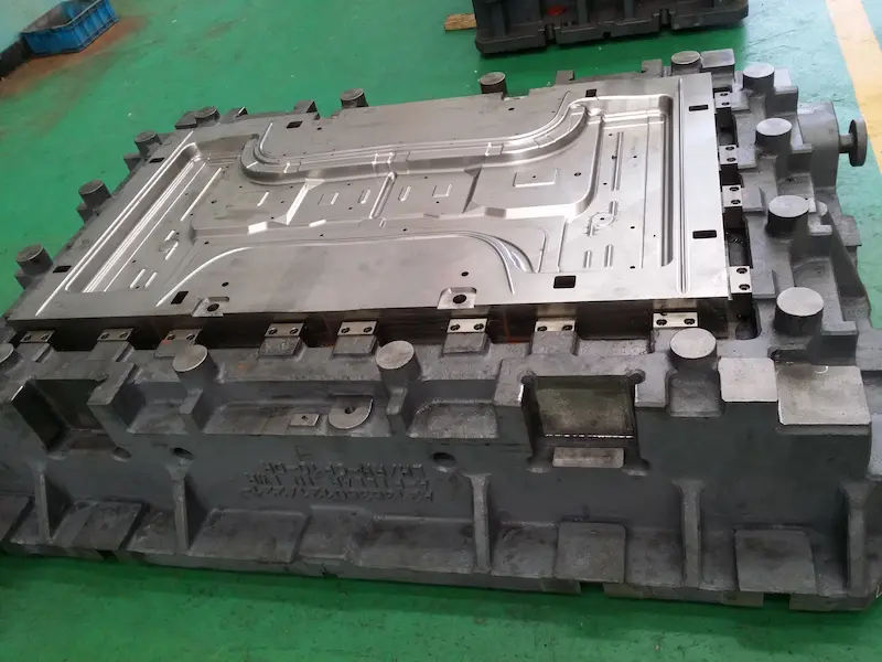 Diagram of the five basic systems in a plastic injection mold