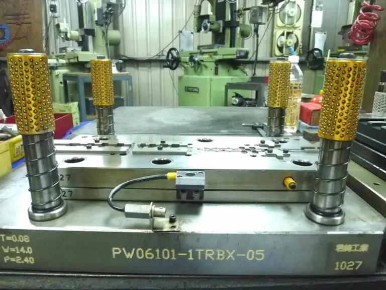 Metal hinge pin connecting two hinge leaves in a mechanical hinge assembly