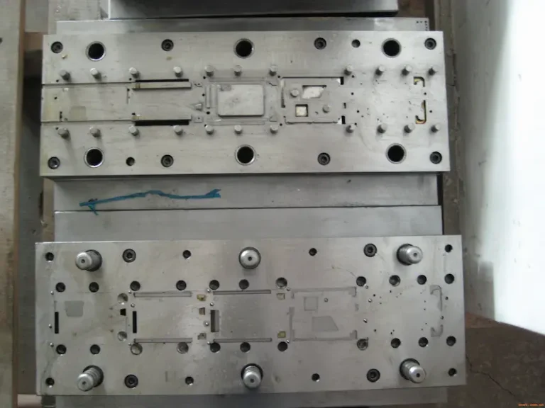Metal helical spring used in a mechanical application