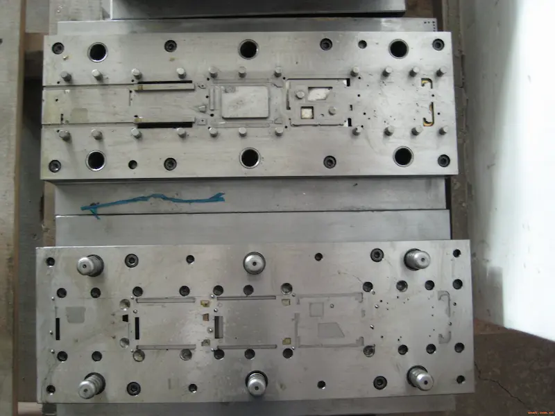 Metal helical spring used in a mechanical application