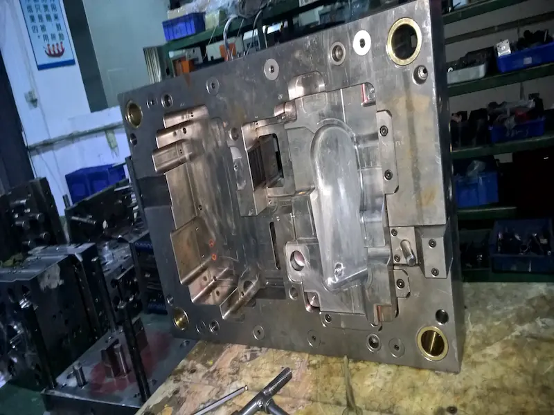 Injection mold design comparison between two plate mold and three plate mold concepts
