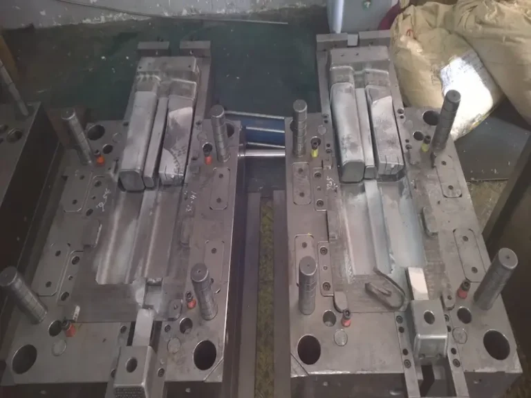 Injection blow molded spring bottles with uniform wall thickness and precise neck finish