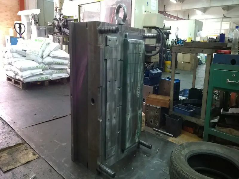 Modern rubber and plastics machinery factory in China with intelligent manufacturing equipment