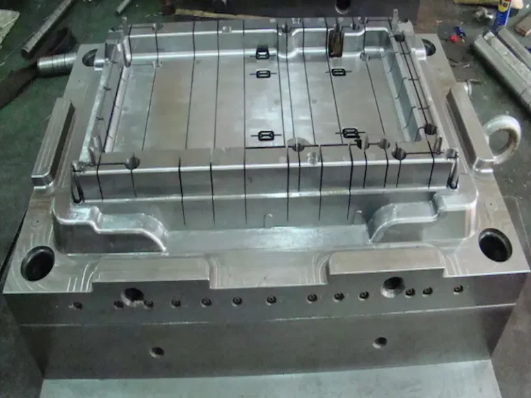 Complex automotive plastic parts with Moldflow analysis for injection molding design optimization