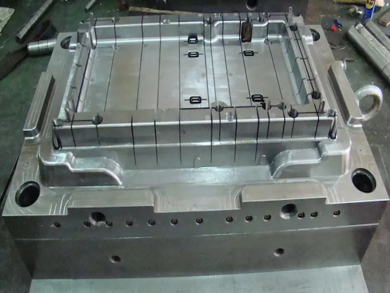 Complex automotive plastic parts with Moldflow analysis for injection molding design optimization