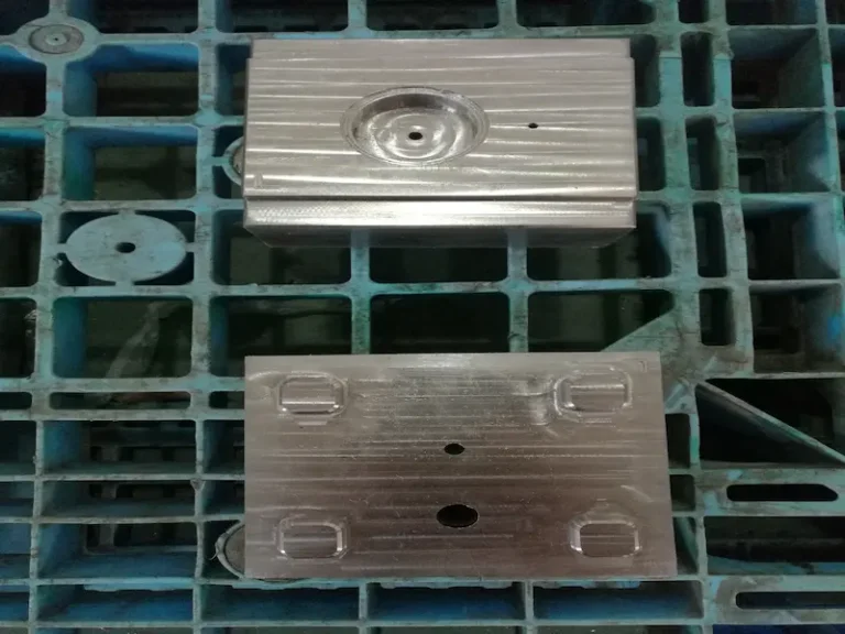 Precision grinding of hardened mold steel with coolant to reduce thermal deformation and improve surface quality