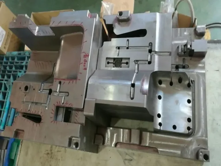 Vacuum heat treatment process for forging dies stamping dies and mold steel components