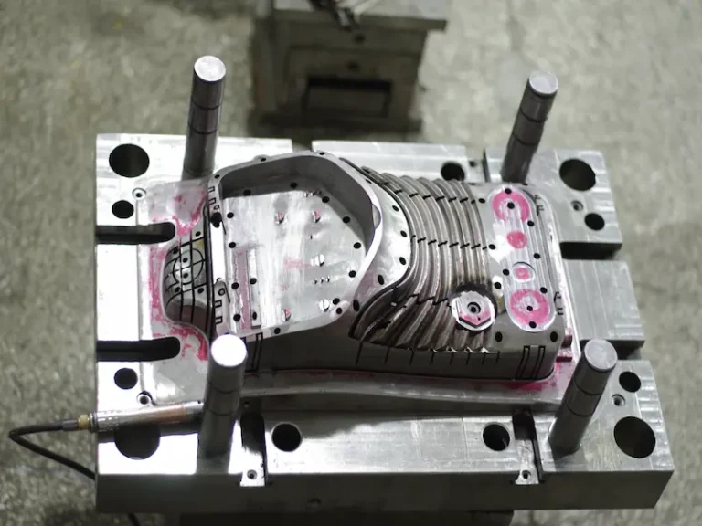 Common mold failure types including wear fracture and plastic deformation in manufacturing