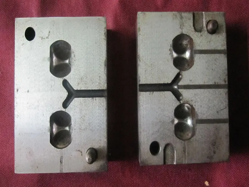 Mold manufacturing process from machining to assembly and testing