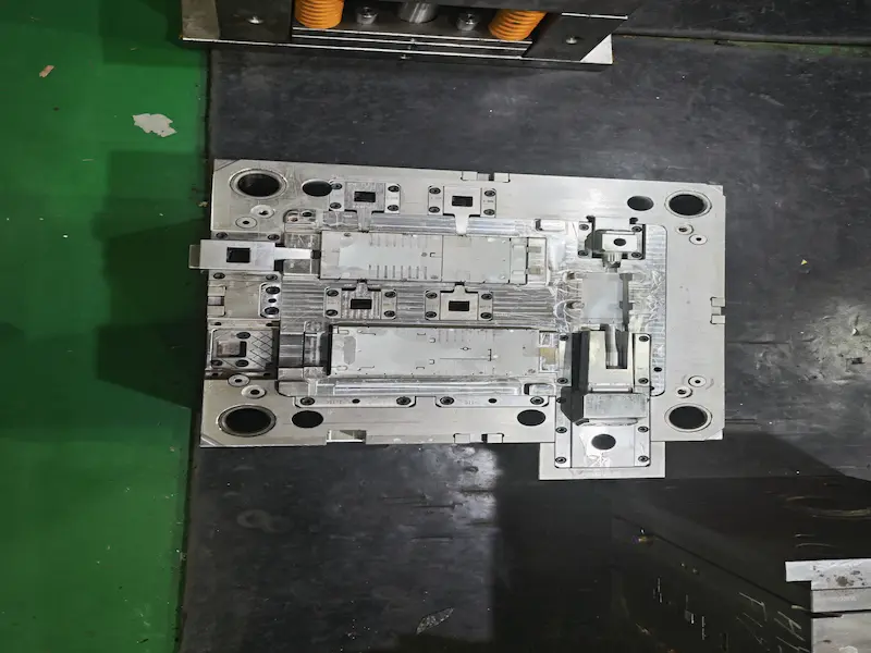 Green mold design for sustainable manufacturing and recyclable mold components