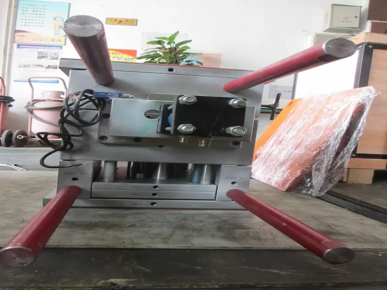 Mold steel material processing showing forging, heat treatment, quenching, grinding, and hardness inspection in mold manufacturing.