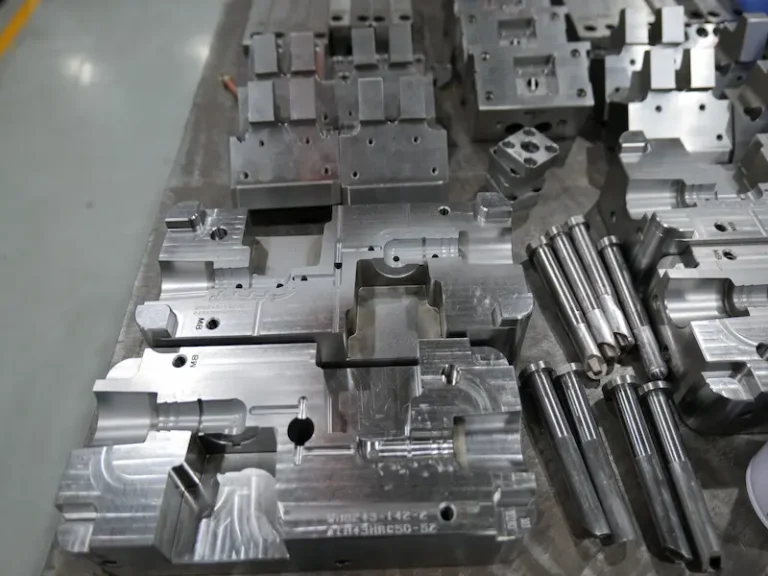 Hot runner mold system with manifold and heated nozzle components used in injection molding