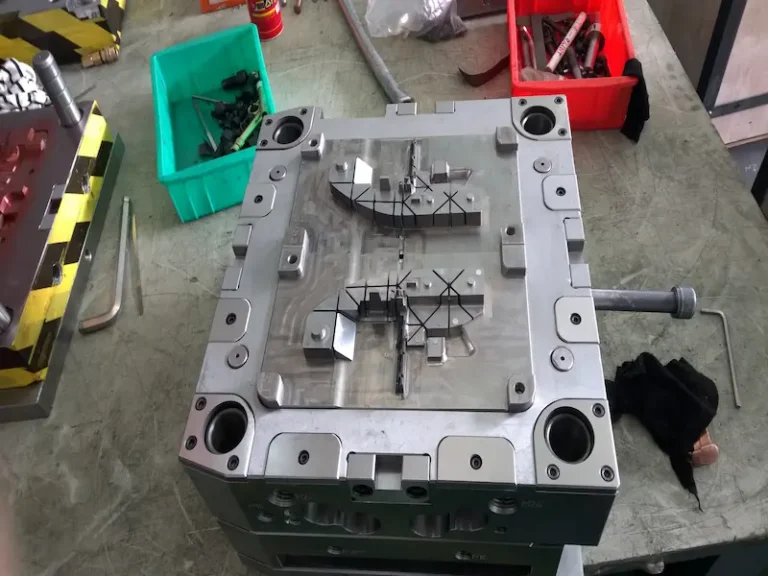 Sheet metal stamping mold inspection showing stable production, mold analysis, CAE simulation, and process optimization.