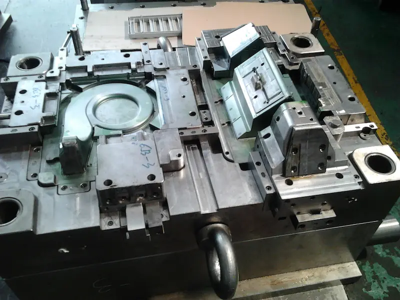 Thermal spraying process applying a protective coating to a metal component with high-temperature spray equipment