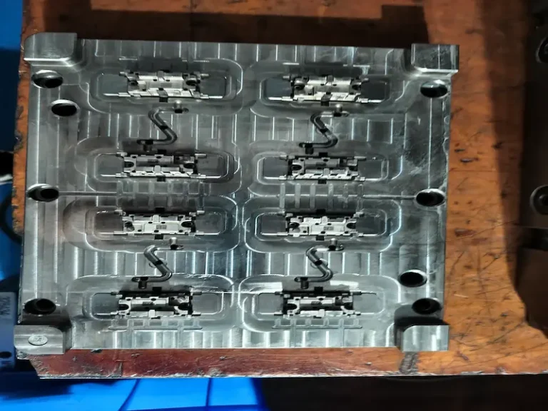 Key advantages of the selective laser sintering SLS process for complex part production and material flexibility