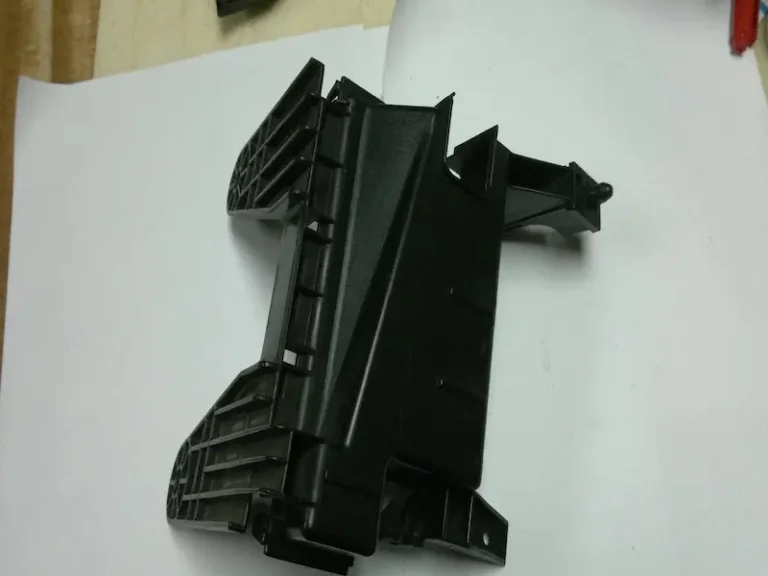 Plastic part blistering and swelling after demolding caused by insufficient cooling and thick wall sections