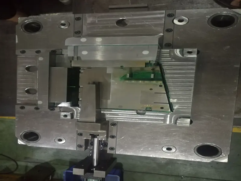 Poor surface gloss in injection molded parts compared with a normal glossy plastic part