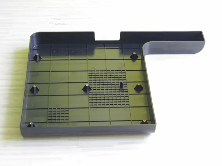 Demolding failure in injection molding caused by insufficient draft angle and excessive holding pressure