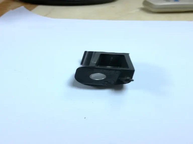 Transparent plastic injection molded parts with high clarity and controlled surface quality