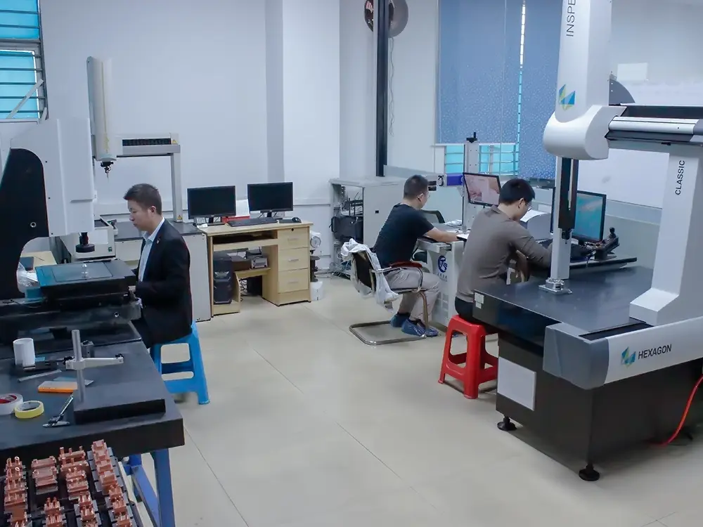 Inspection and measurement equipment for mold and plastic part quality control