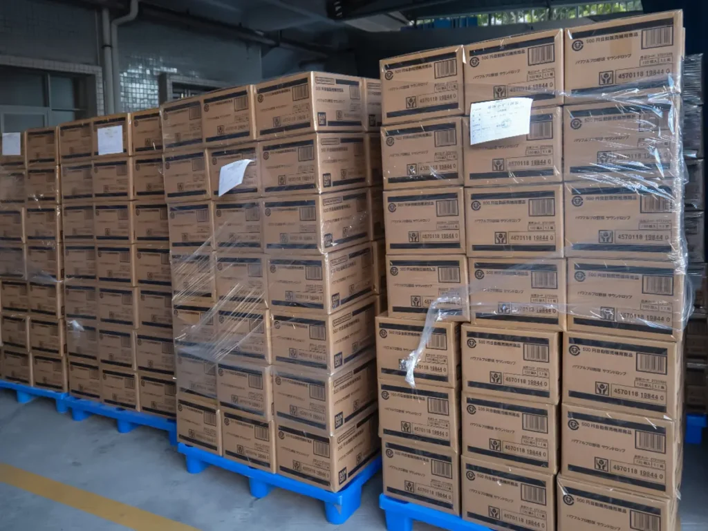 Finished product packaging and shipping for custom manufacturing projects
